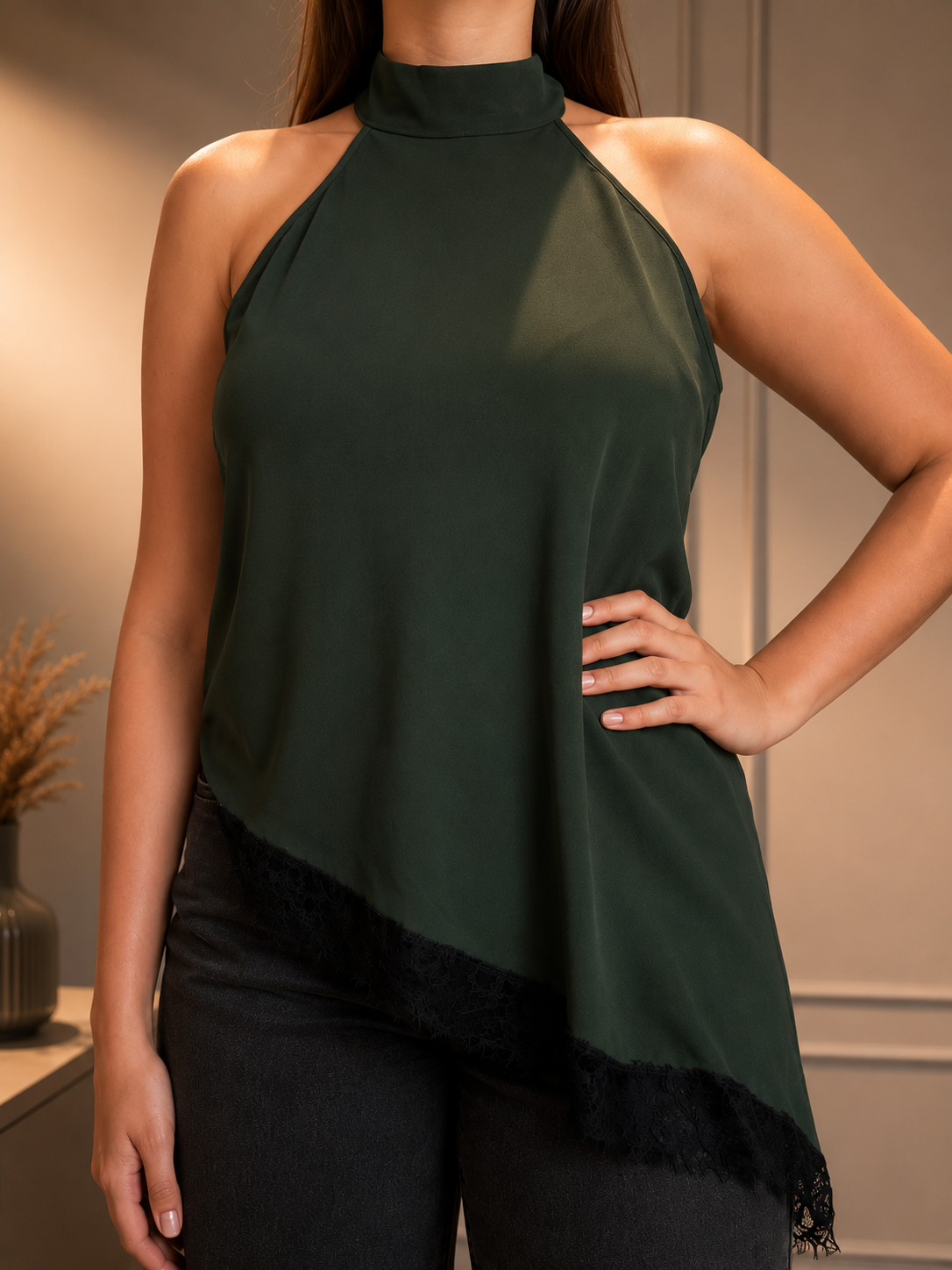 Blusa assimétrica gola alta sem manga